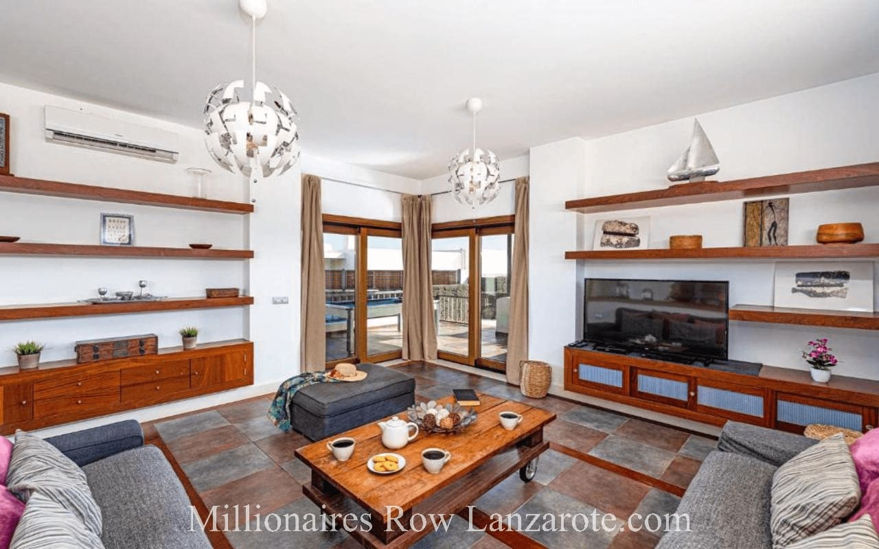 5 slaapkamer Villa te koop in Puerto Calero met zwembad garage - € 1.200.000 (Ref: 9267643)