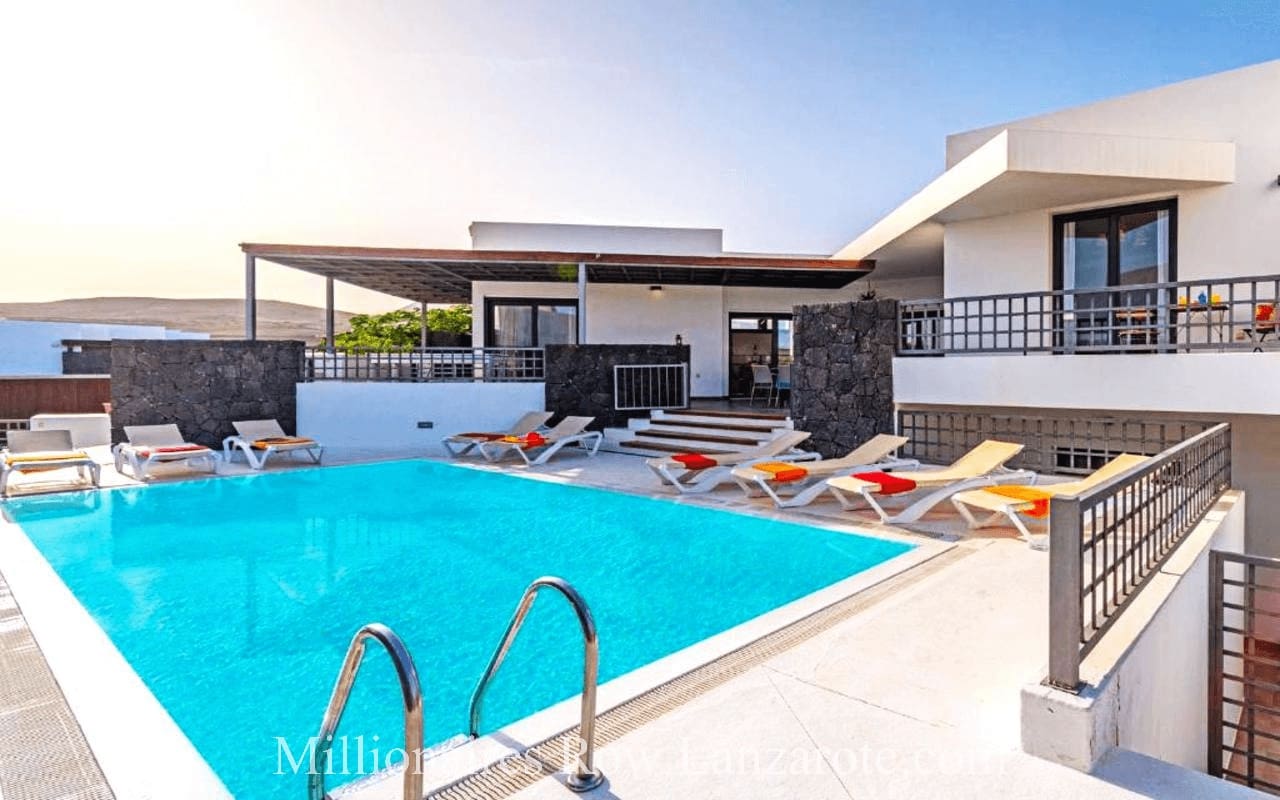 5 slaapkamer Villa te koop in Puerto Calero met zwembad garage - € 1.200.000 (Ref: 9267643)