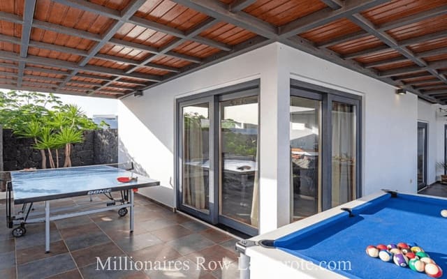 5 soveværelse Villa til salg i Puerto Calero, Yaiza med swimmingpool garage - € 1.200.000 (Ref: 9267643)
