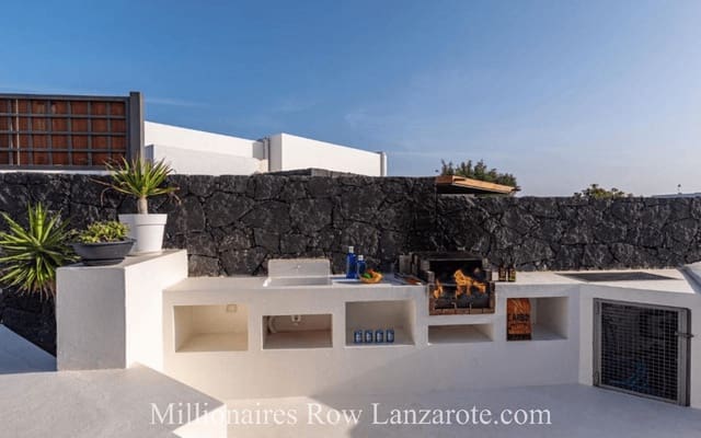 5 soveværelse Villa til salg i Puerto Calero, Yaiza med swimmingpool garage - € 1.200.000 (Ref: 9267643)