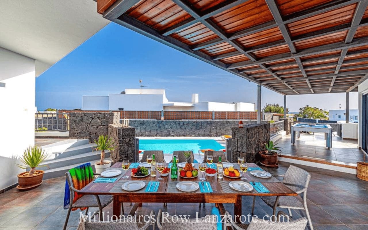 5 slaapkamer Villa te koop in Puerto Calero met zwembad garage - € 1.200.000 (Ref: 9267643)