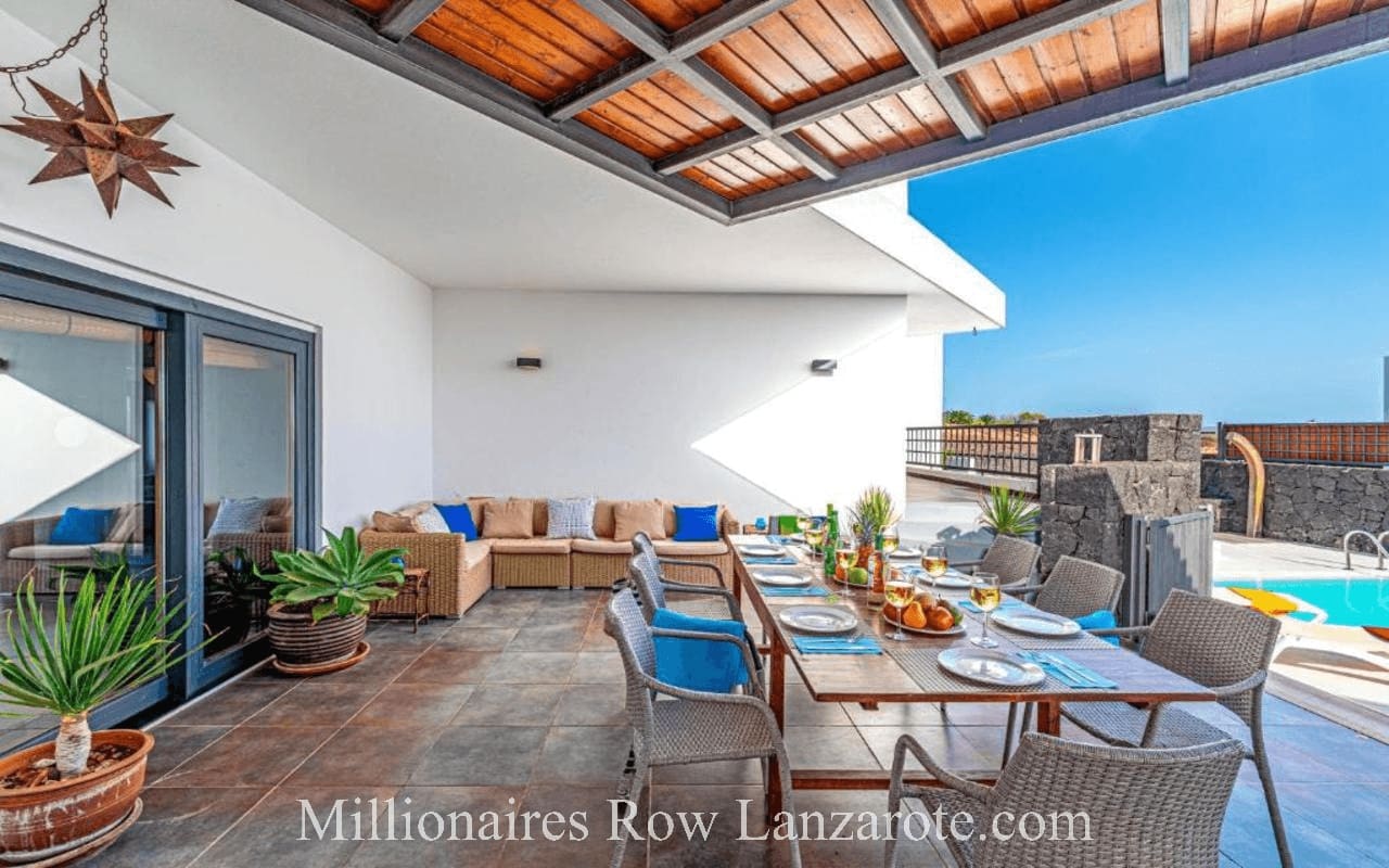 5 slaapkamer Villa te koop in Puerto Calero met zwembad garage - € 1.200.000 (Ref: 9267643)