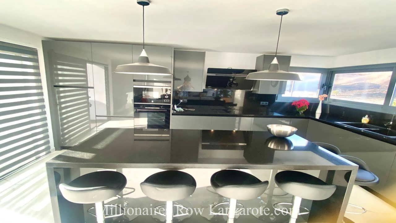 3 sypialnia Willa na sprzedaż w Tabayesco z basenem garażem - 650 000 € (Ref: 9452379)