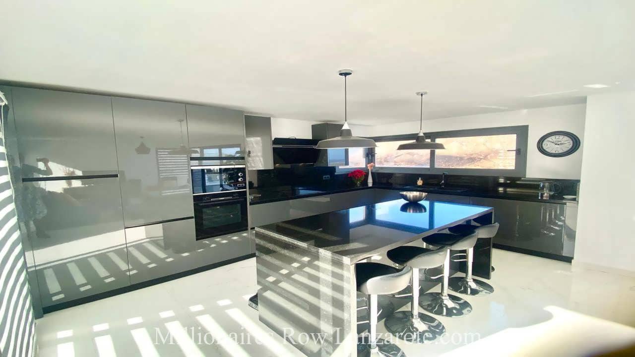 3 sypialnia Willa na sprzedaż w Tabayesco z basenem garażem - 650 000 € (Ref: 9452379)