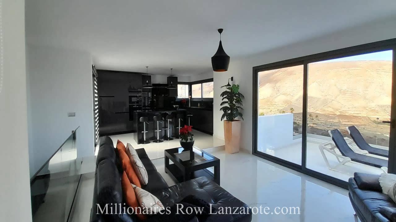 3 sypialnia Willa na sprzedaż w Tabayesco z basenem garażem - 650 000 € (Ref: 9452379)