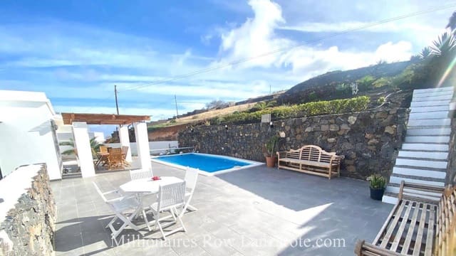 3 slaapkamer Villa te koop in Tabayesco, Haría met zwembad garage - € 650.000 (Ref: 9452379)