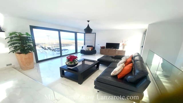 3 slaapkamer Villa te koop in Tabayesco, Haría met zwembad garage - € 650.000 (Ref: 9452379)