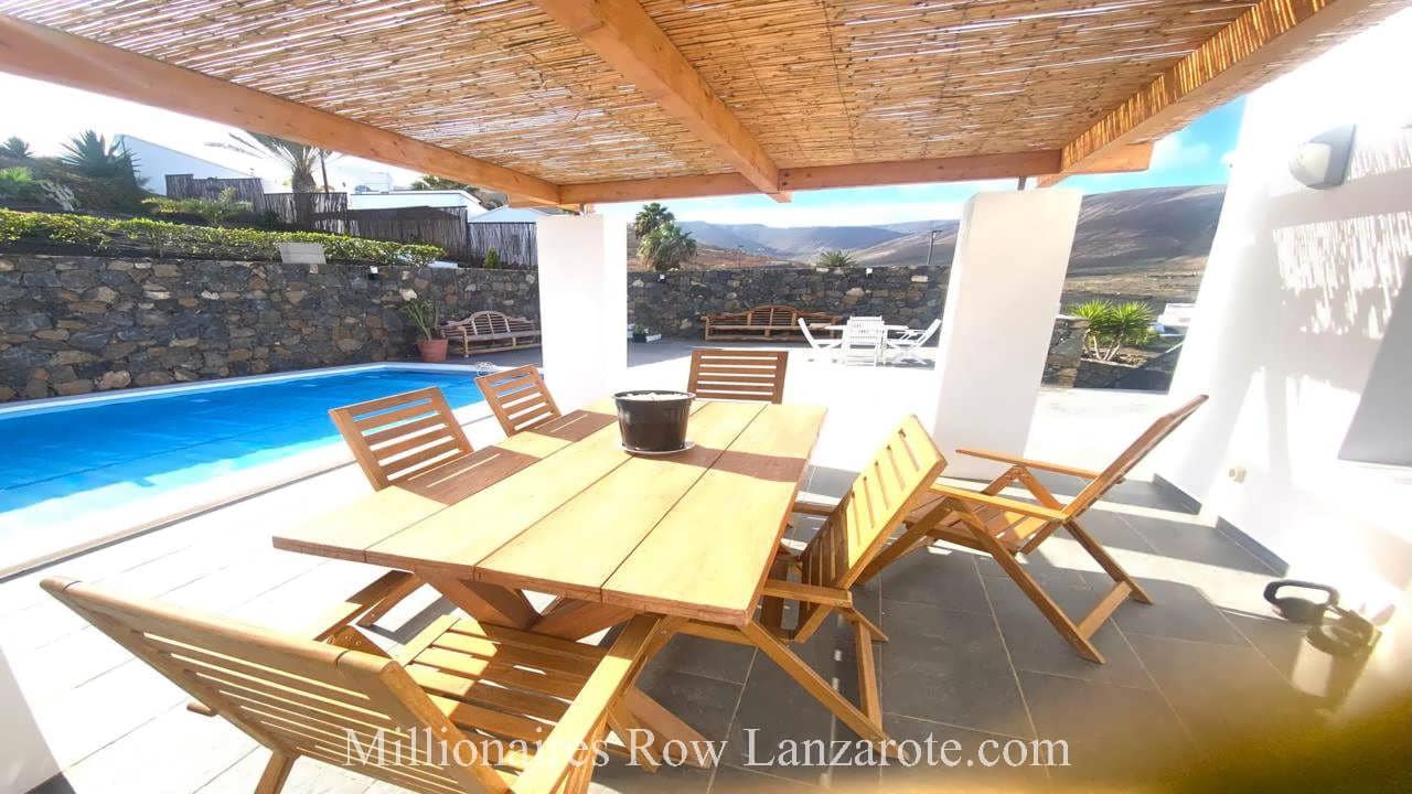 3 sypialnia Willa na sprzedaż w Tabayesco z basenem garażem - 650 000 € (Ref: 9452379)