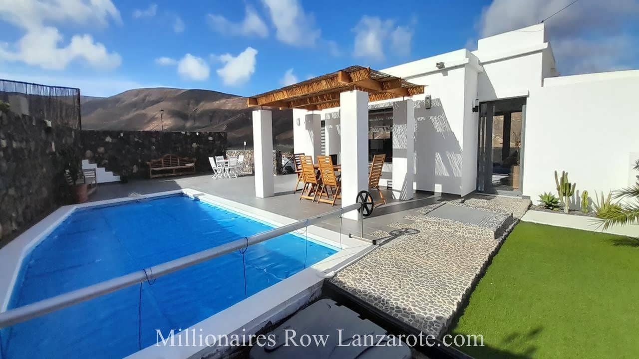 3 sypialnia Willa na sprzedaż w Tabayesco z basenem garażem - 650 000 € (Ref: 9452379)