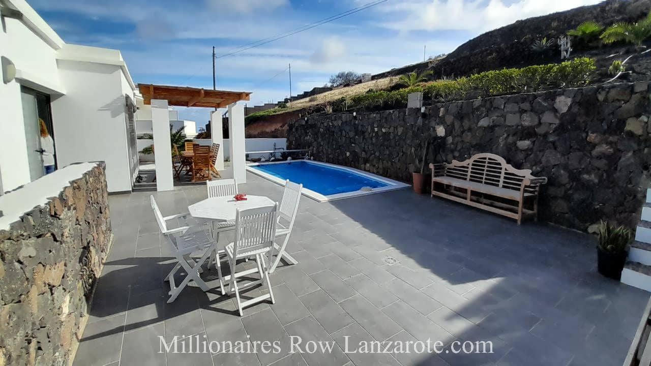 3 sypialnia Willa na sprzedaż w Tabayesco z basenem garażem - 650 000 € (Ref: 9452379)