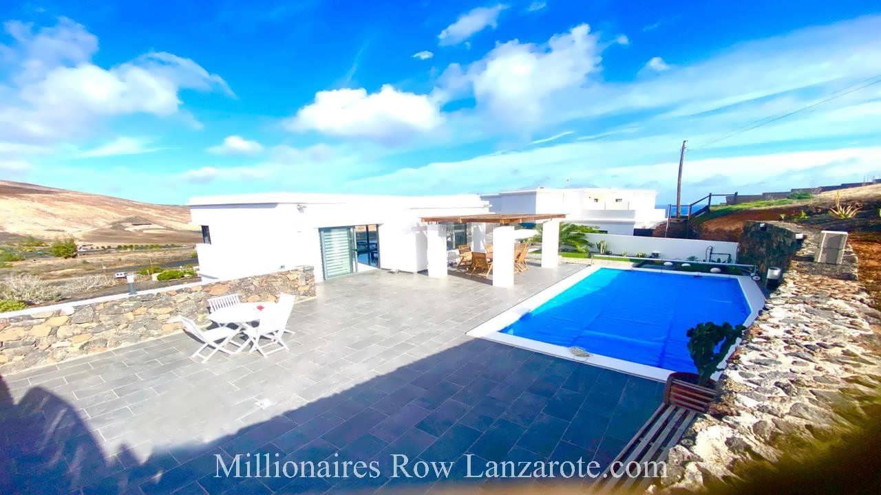 3 sypialnia Willa na sprzedaż w Tabayesco z basenem garażem - 650 000 € (Ref: 9452379)