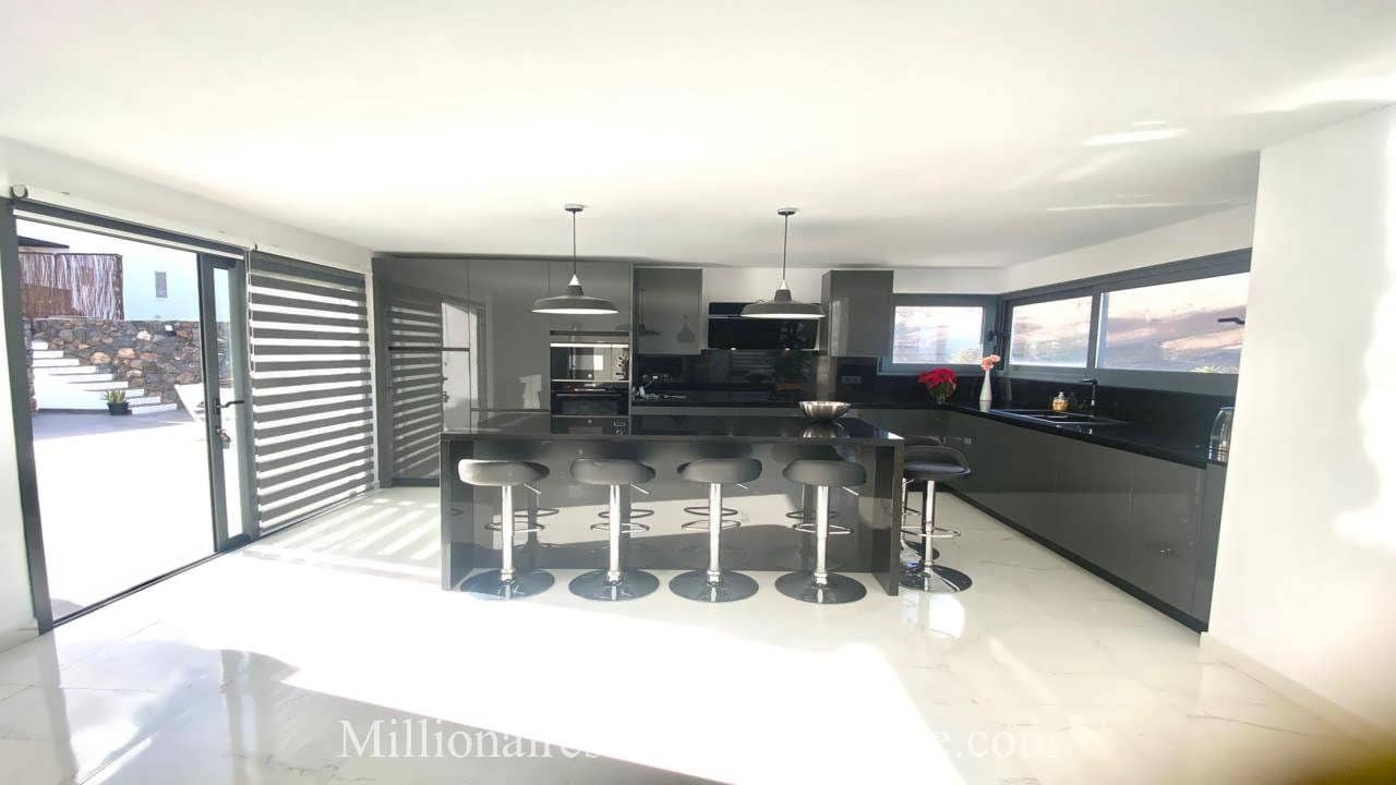 3 sypialnia Willa na sprzedaż w Tabayesco z basenem garażem - 650 000 € (Ref: 9452379)