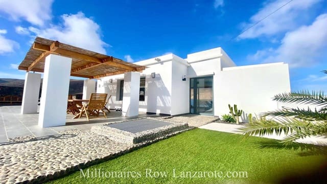 3 slaapkamer Villa te koop in Tabayesco, Haría met zwembad garage - € 650.000 (Ref: 9452379)