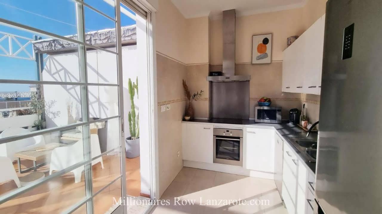 2 sovrum Lägenhet till salu i Puerto del Carmen med pool garage - 510 000 € (Ref: 9476262)