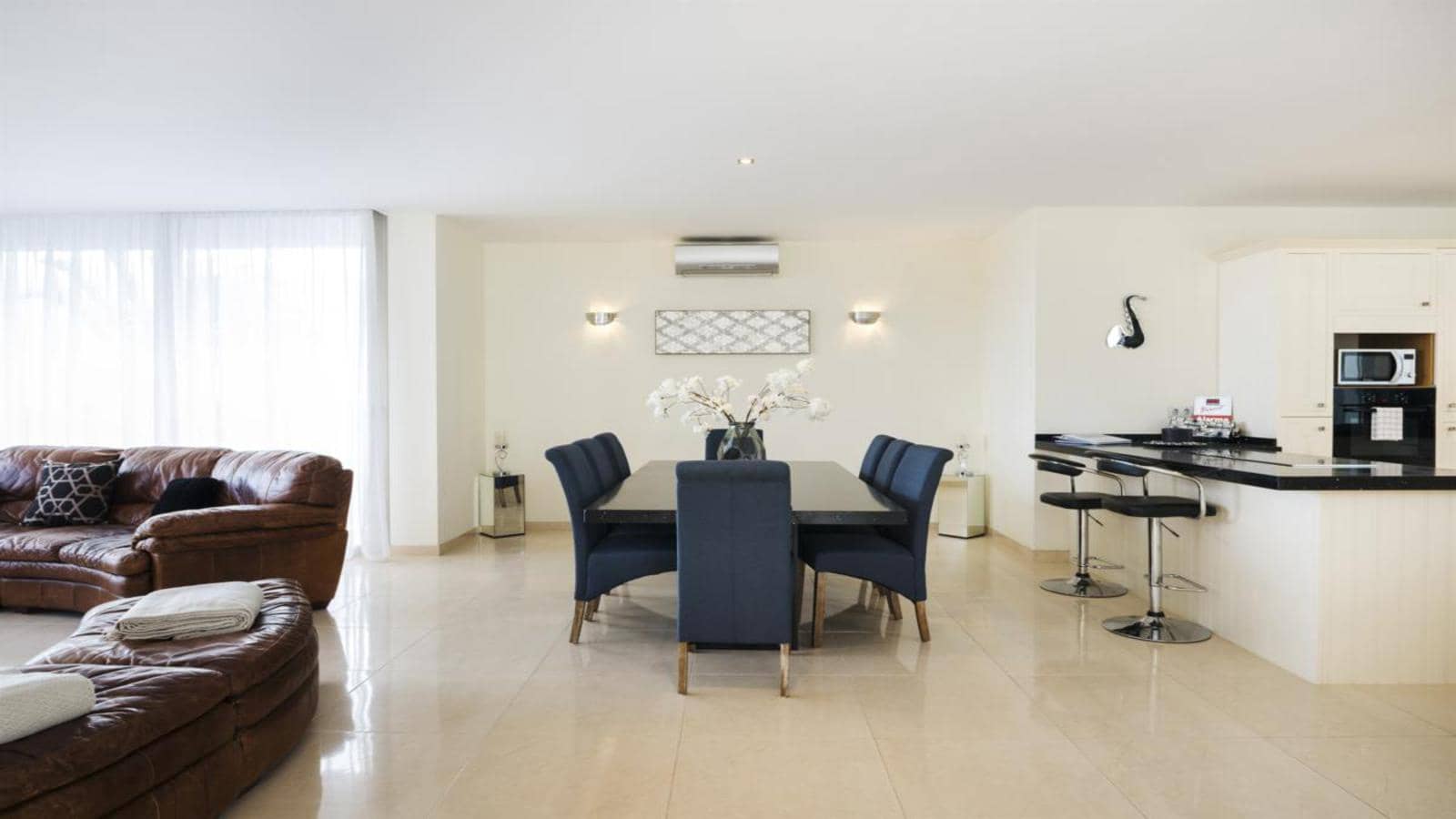 Villa till salu i Puerto del Carmen med pool garage - 1 599 000 € (Ref: 9652302)