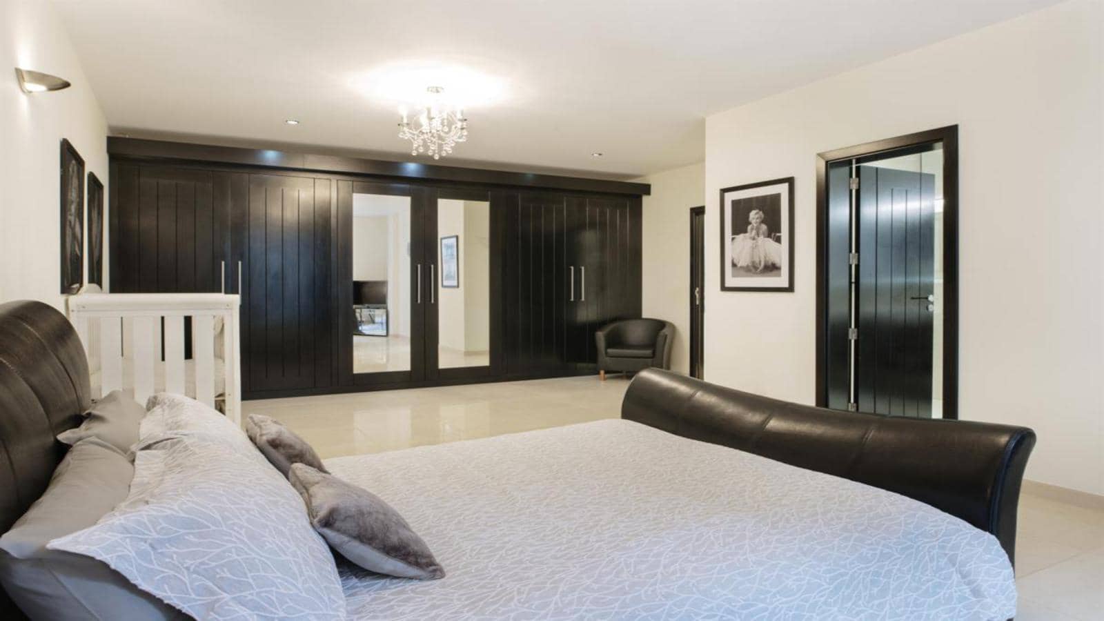 Villa till salu i Puerto del Carmen med pool garage - 1 599 000 € (Ref: 9652302)