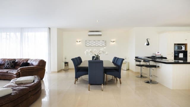 Villa till salu i Puerto del Carmen, Tías med pool garage - 1 599 000 € (Ref: 9652302)