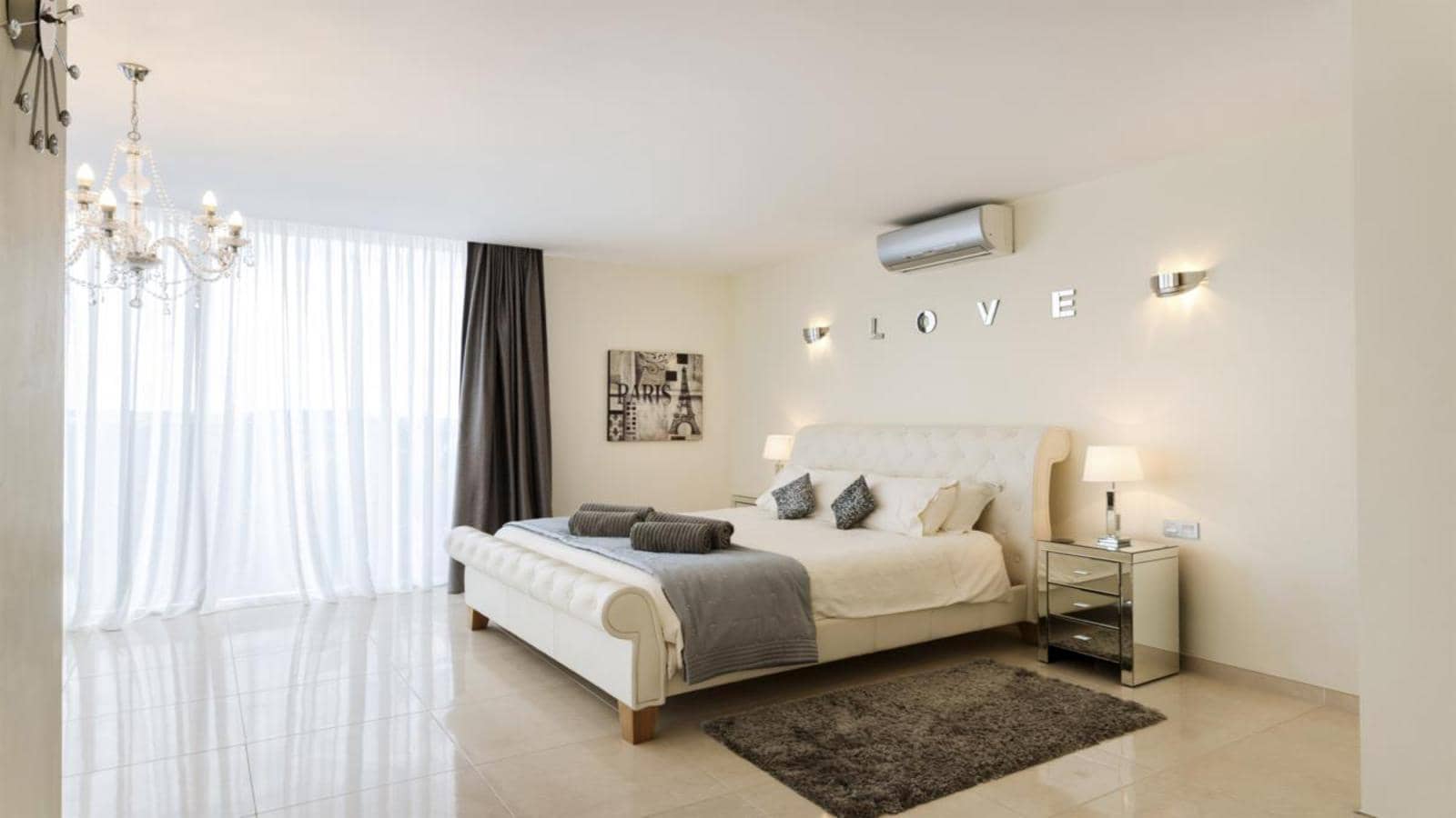 Villa till salu i Puerto del Carmen med pool garage - 1 599 000 € (Ref: 9652302)