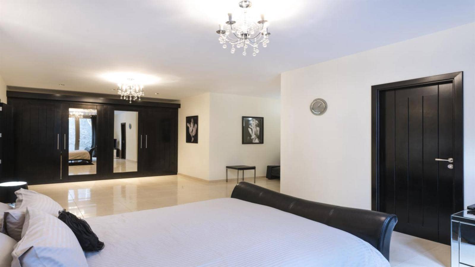 Villa till salu i Puerto del Carmen med pool garage - 1 599 000 € (Ref: 9652302)