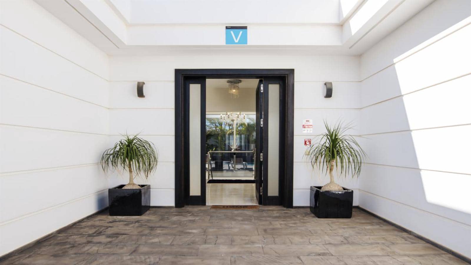 Villa till salu i Puerto del Carmen med pool garage - 1 599 000 € (Ref: 9652302)