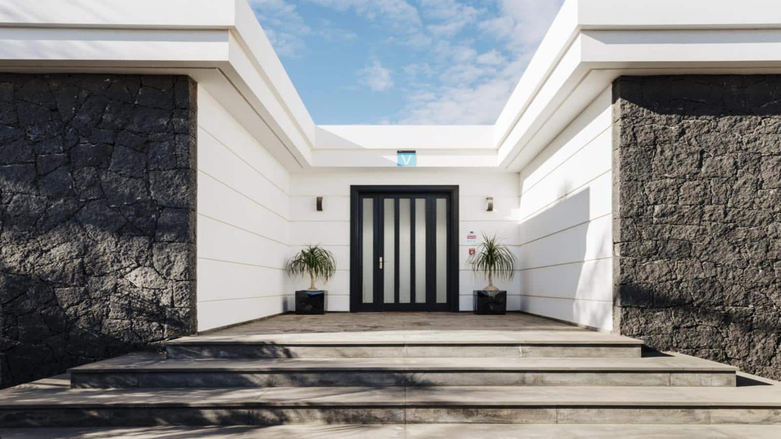 Villa for sale in Puerto del Carmen with pool garage - € 1,599,000 (Ref: 9652302)