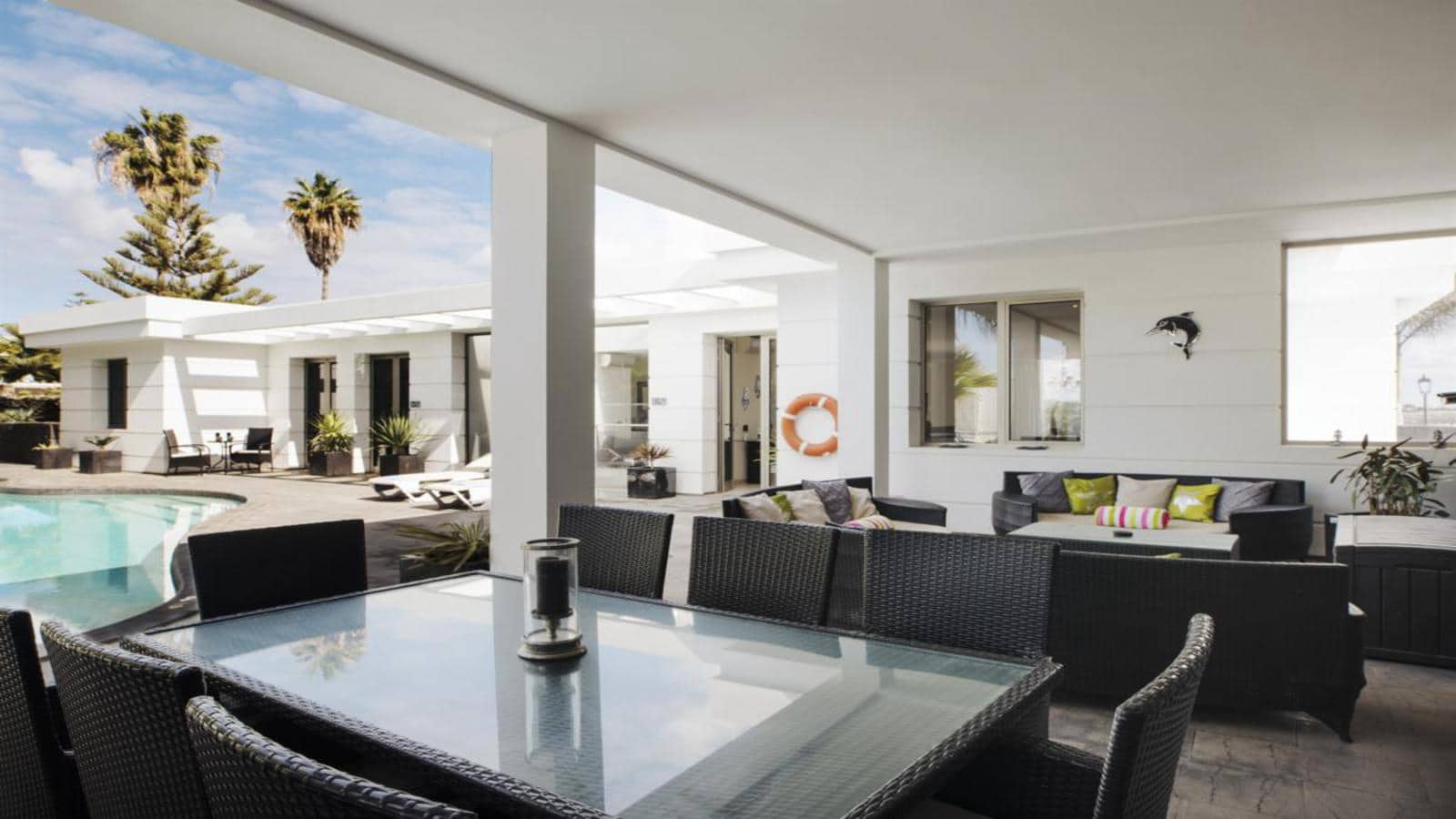 Villa for sale in Puerto del Carmen with pool garage - € 1,599,000 (Ref: 9652302)