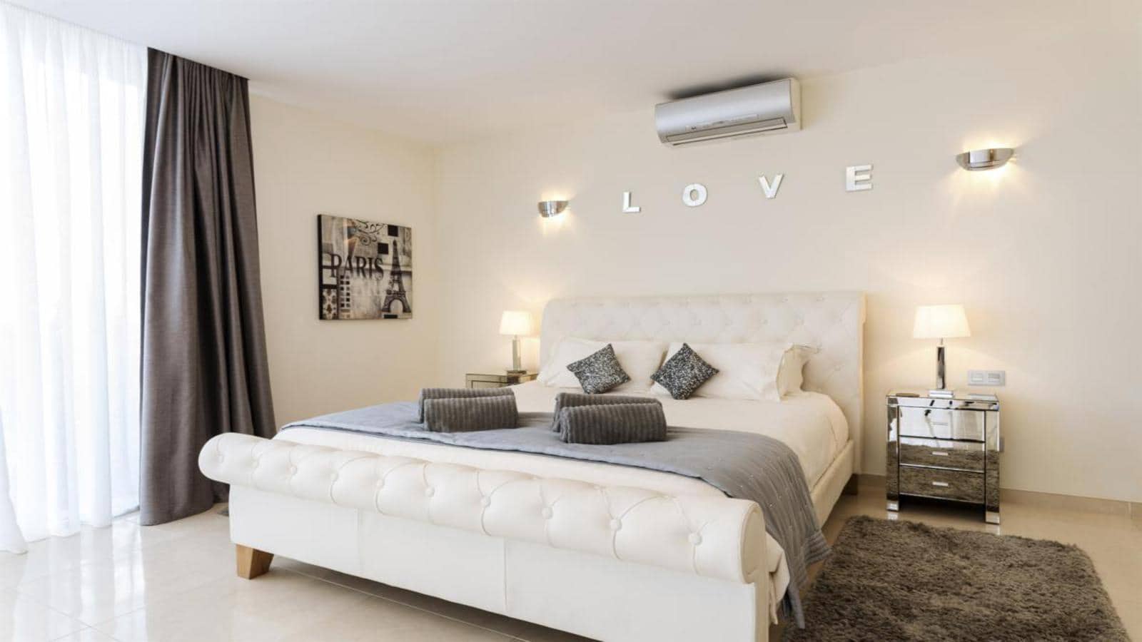 Villa for sale in Puerto del Carmen with pool garage - € 1,599,000 (Ref: 9652302)