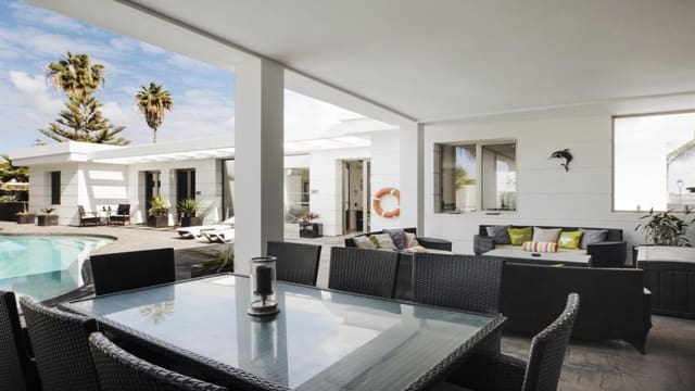 Villa in vendita in Puerto del Carmen, Tías con piscina garage - 1.599.000 € (Rif: 9652302)