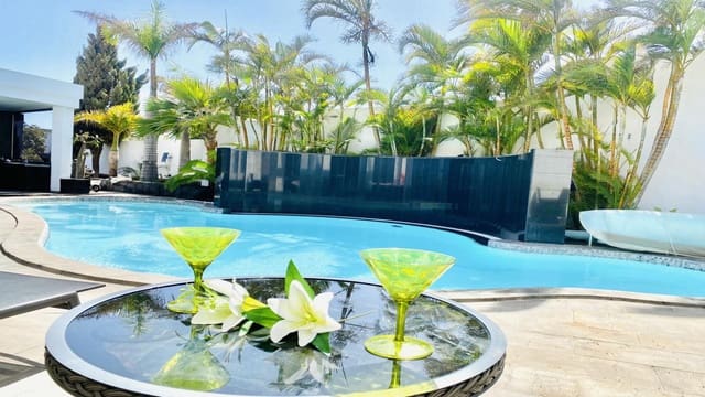 Villa in vendita in Puerto del Carmen, Tías con piscina garage - 1.599.000 € (Rif: 9652302)