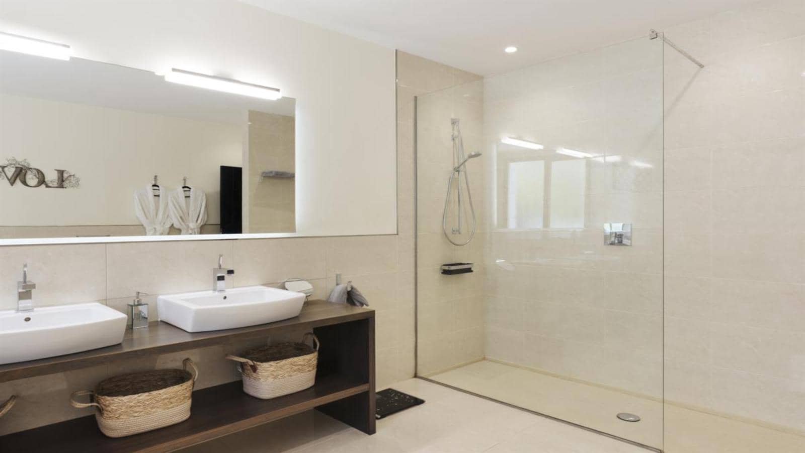 Villa for sale in Puerto del Carmen with pool garage - € 1,599,000 (Ref: 9652302)