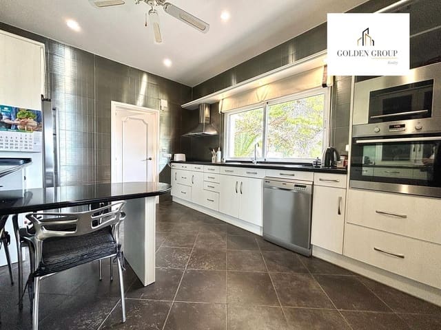 5 Zimmer Villa zu verkaufen in Altea mit Pool Garage - 1.375.000 € (Ref: 8303356)