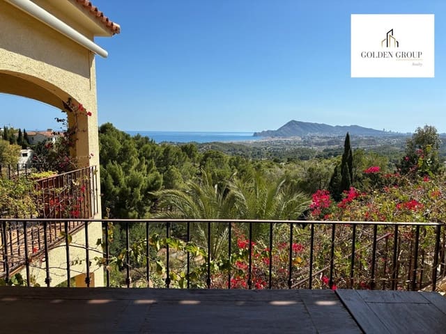 5 bedroom Villa for sale in Altea with pool garage - € 1,375,000 (Ref: 8303356)