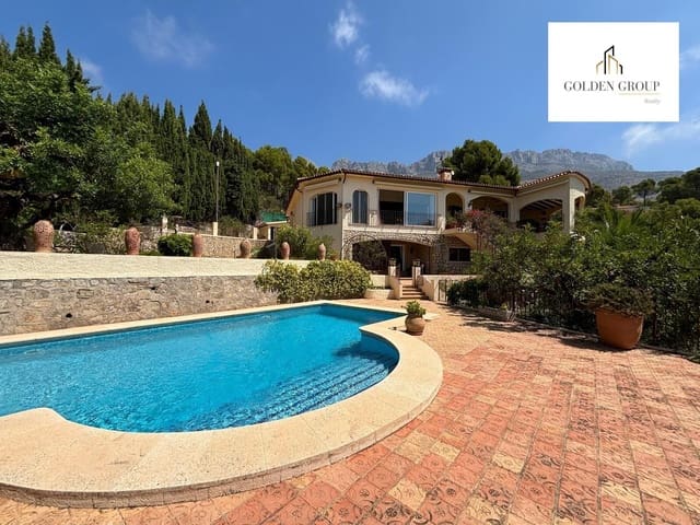 5 bedroom Villa for sale in Altea with pool garage - € 1,375,000 (Ref: 8303356)
