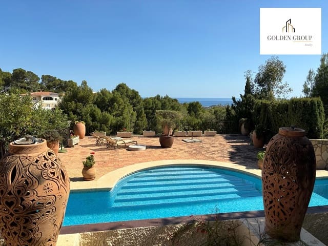 5 bedroom Villa for sale in Altea with pool garage - € 1,375,000 (Ref: 8303356)