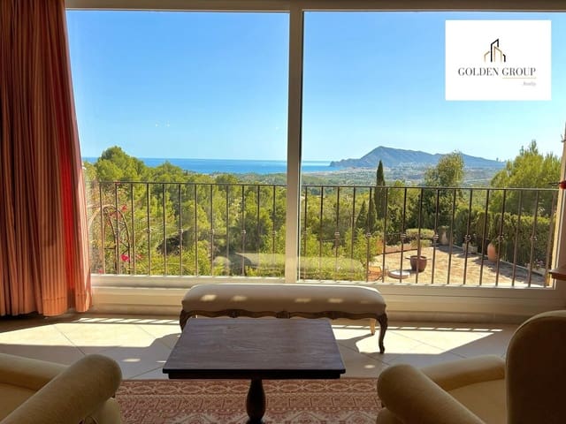 5 bedroom Villa for sale in Altea with pool garage - € 1,375,000 (Ref: 8303356)