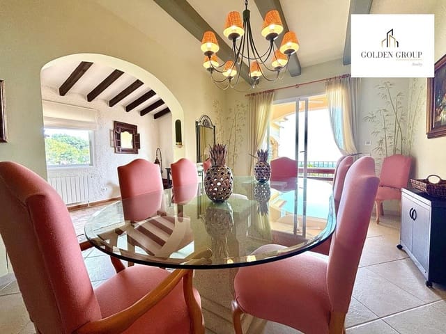 5 bedroom Villa for sale in Altea with pool garage - € 1,375,000 (Ref: 8303356)