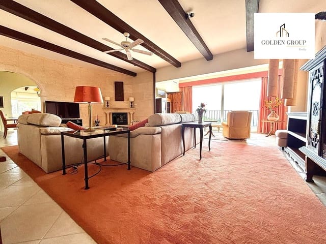 5 bedroom Villa for sale in Altea with pool garage - € 1,375,000 (Ref: 8303356)