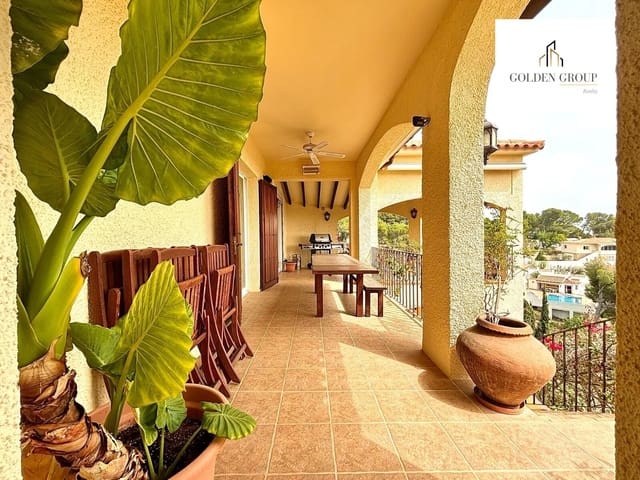 5 bedroom Villa for sale in Altea with pool garage - € 1,375,000 (Ref: 8303356)