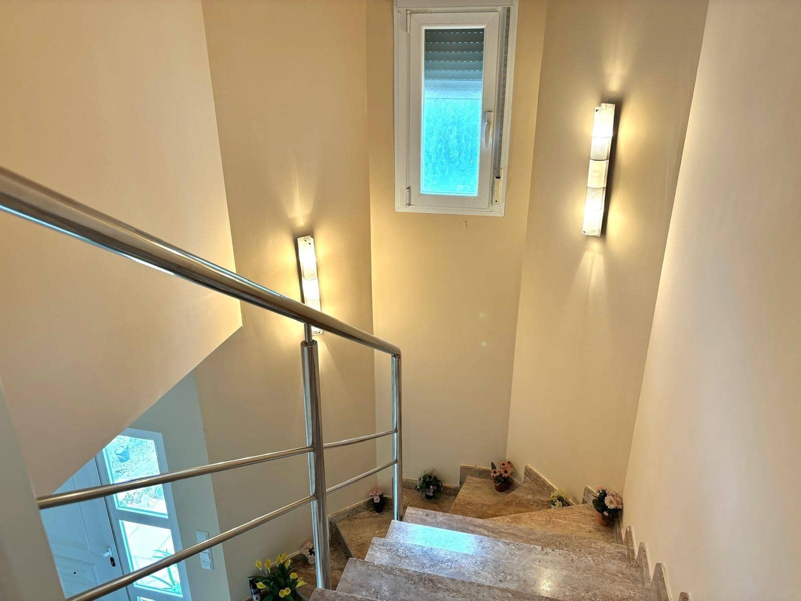 4 sypialnia Willa na sprzedaż w Calpe / Calp z basenem garażem - 890 000 € (Ref: 8324997)