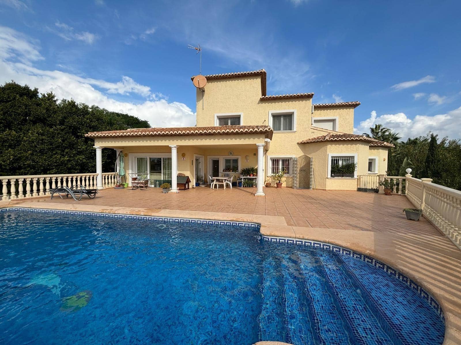 4 sypialnia Willa na sprzedaż w Calpe / Calp z basenem garażem - 890 000 € (Ref: 8324997)