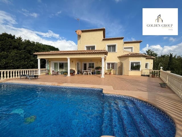 4 soverom Villa til salgs i Calpe / Calp med svømmebasseng garasje - € 890 000 (Ref: 8324997)