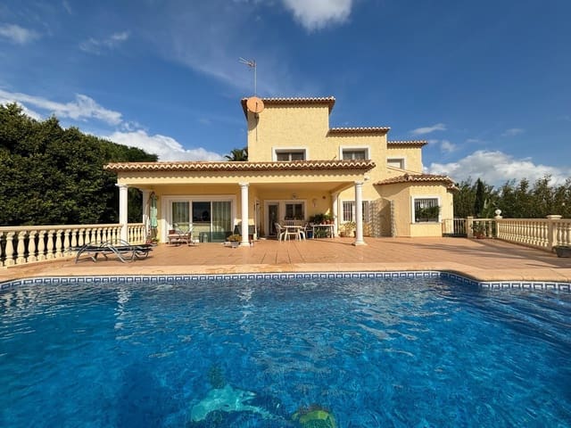 4 soverom Villa til salgs i Calpe / Calp med svømmebasseng garasje - € 890 000 (Ref: 8324997)