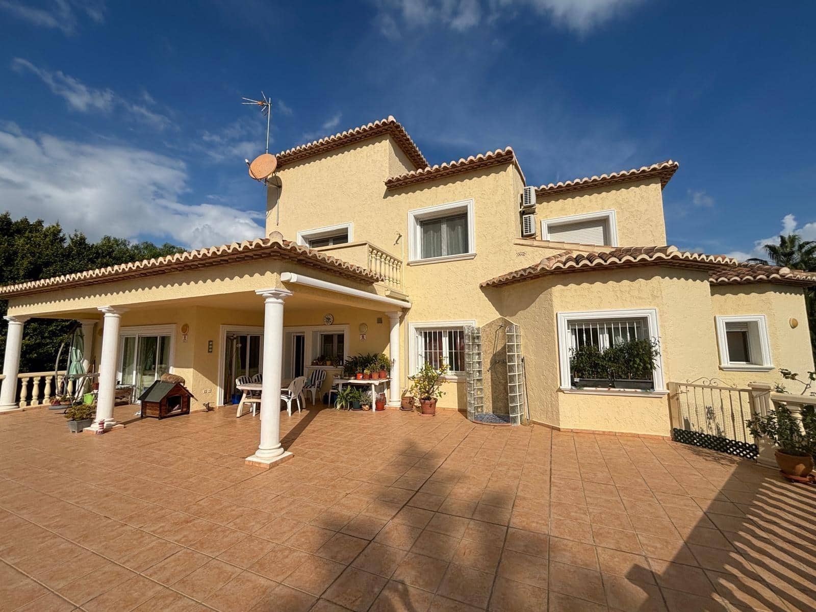 4 sypialnia Willa na sprzedaż w Calpe / Calp z basenem garażem - 890 000 € (Ref: 8324997)