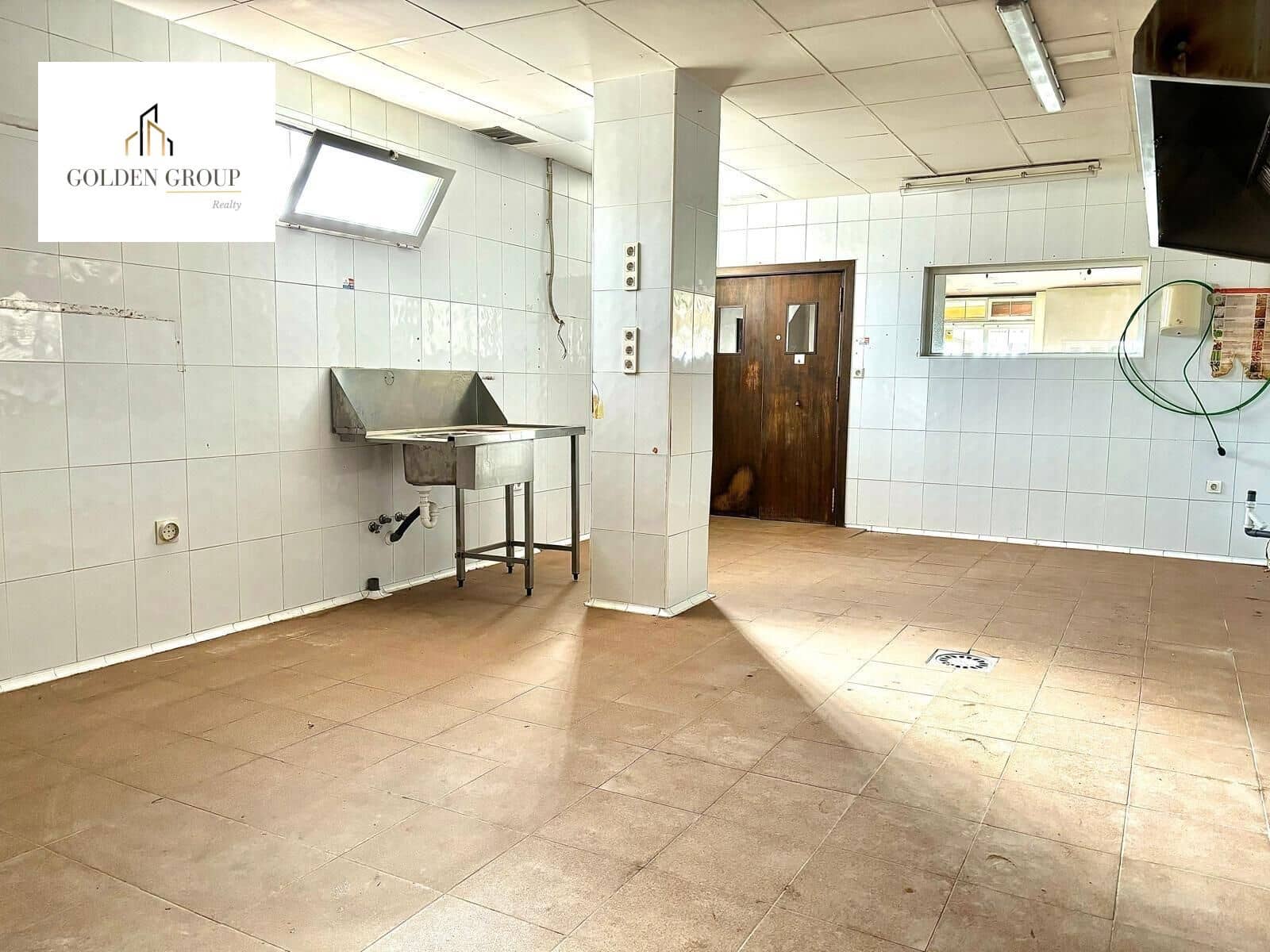 Kaupallinen myytävänä paikassa Altea - 695 000 € (Ref: 8392733)