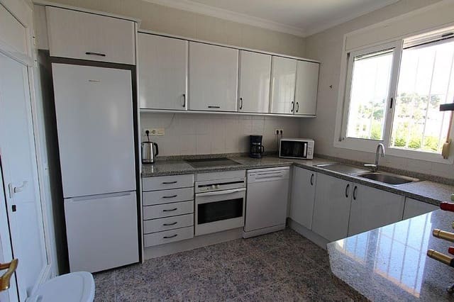 5 bedroom Villa for sale in Calpe / Calp with pool garage - € 695,000 (Ref: 8816142)