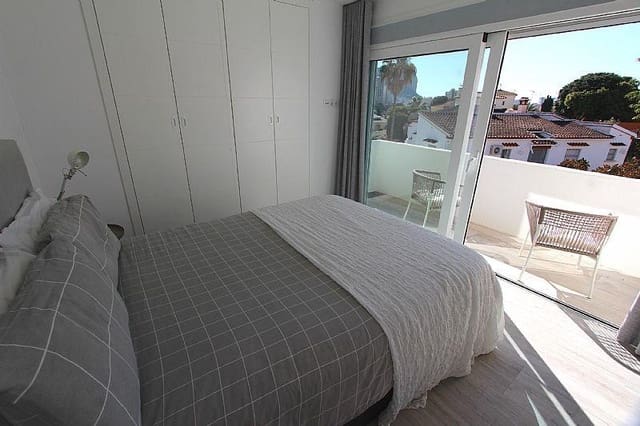 5 bedroom Villa for sale in Calpe / Calp with pool garage - € 695,000 (Ref: 8816142)