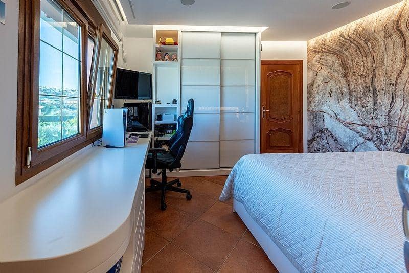 4 makuuhuone Huvila myytävänä paikassa Calpe / Calp mukana uima-altaan 
autotalli - 2 520 000 € (Ref: 8905550)