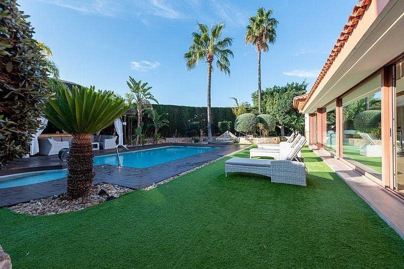 4 bedroom Villa for sale in Calpe / Calp with pool garage - € 2,520,000 (Ref: 8905550)