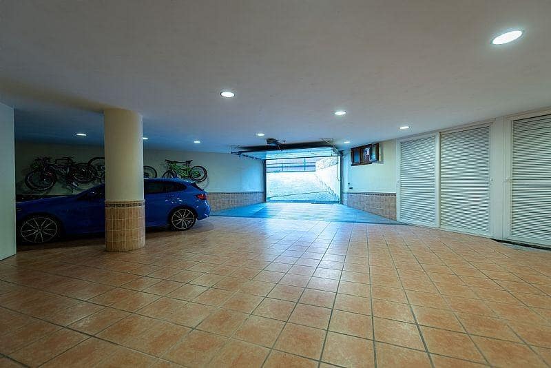 4 bedroom Villa for sale in Calpe / Calp with pool garage - € 2,520,000 (Ref: 8905550)