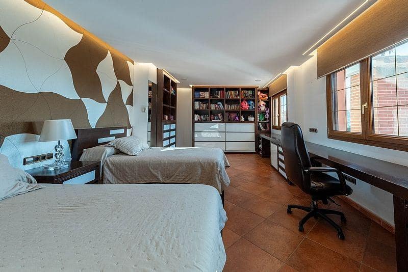 4 bedroom Villa for sale in Calpe / Calp with pool garage - € 2,520,000 (Ref: 8905550)